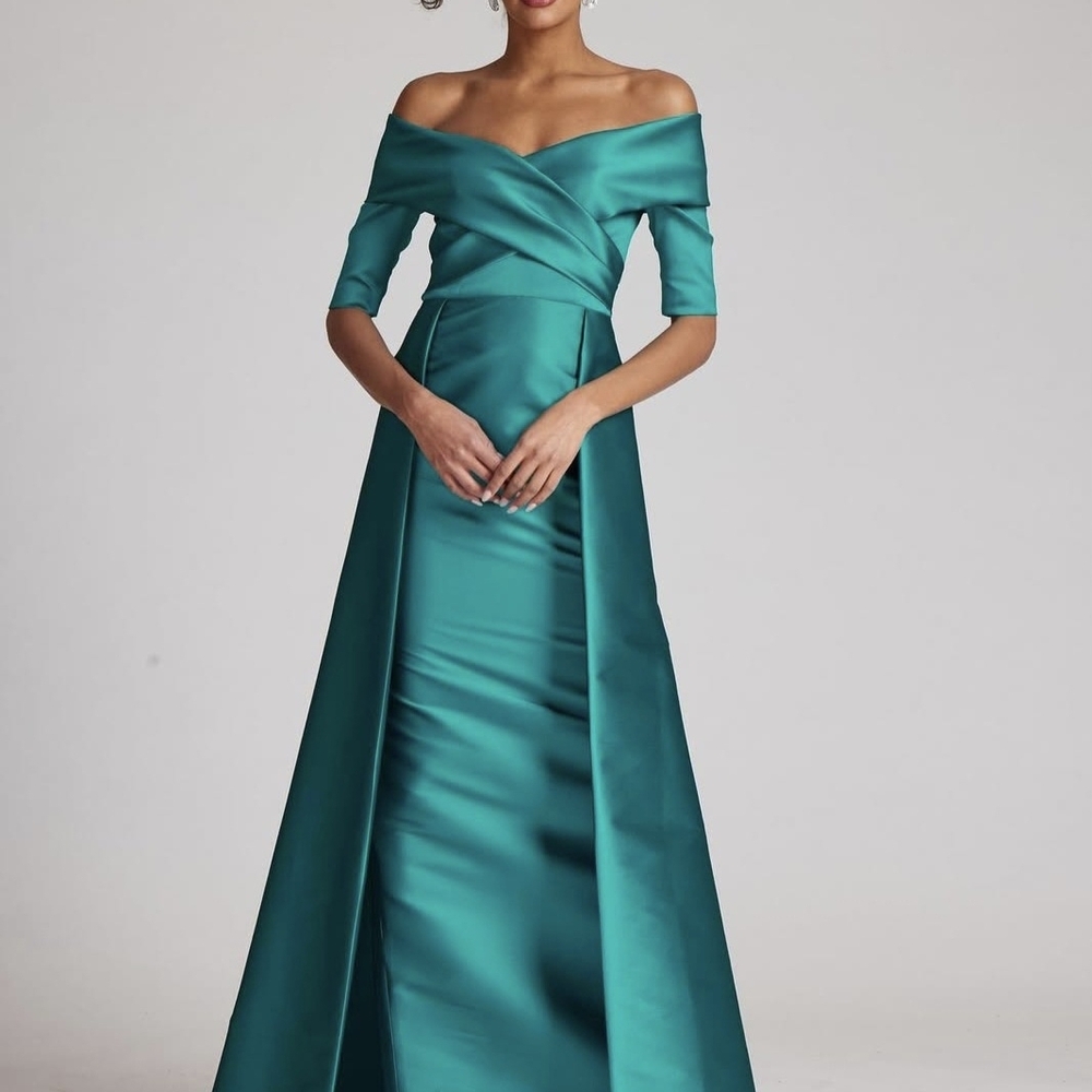 TERI John TURQUIOSE  Off-Shoulder Evening Gown
